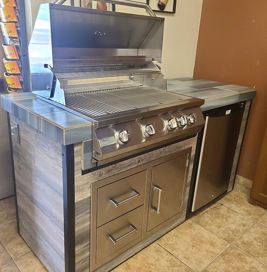 Elite 6' BBQ Island with Built-In Grill & Driftwood Siding