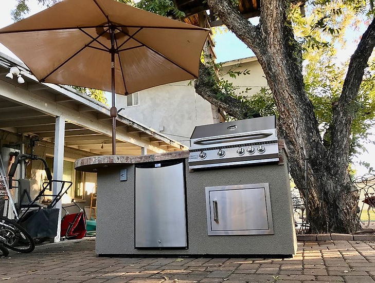 Maui 7'6" BBQ Island with 33" Round Bar