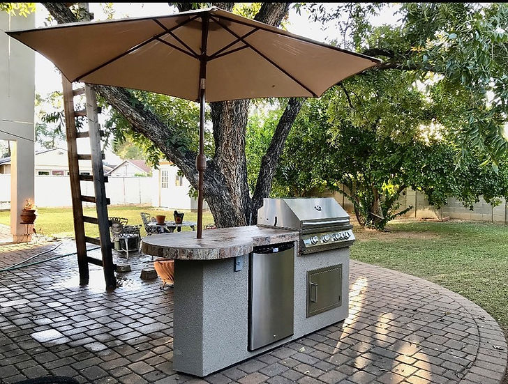 Maui 7'6" BBQ Island with 33" Round Bar